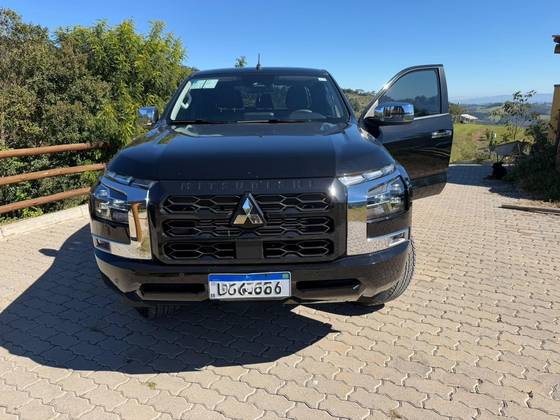 MITSUBISHI TRITON 2.4 BITURBO DIESEL CD HPE-S 4X4 AUTOMÁTICO MITSUBISHI TRITON 2.4 BITURBO DIESEL CD HPE-S 4X4 AUTOMÁTICO